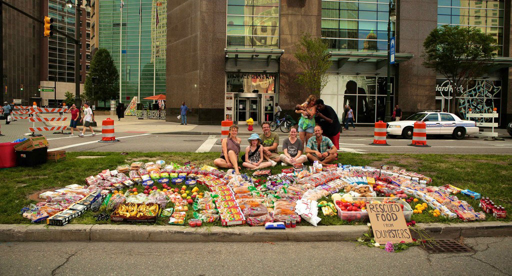 Rob Greenfield recovered all this food from dumpsters in Detroit